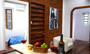 Casa antiga, linda ótima localização prox ao shopping